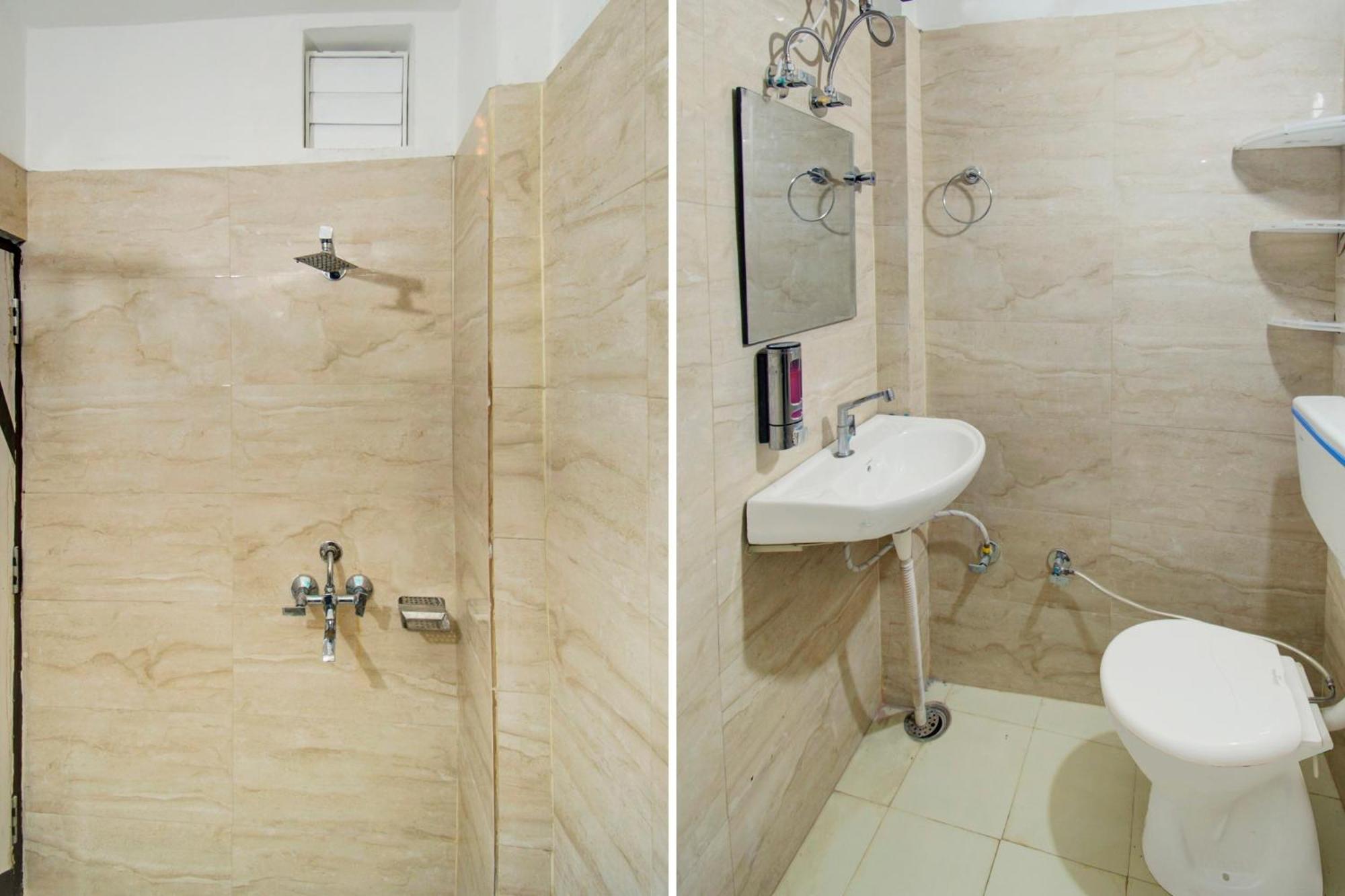 Oyo 82094 Saras 4* Jaipur